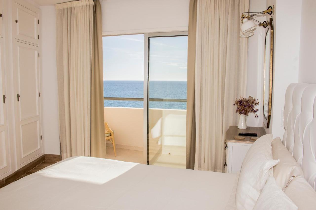 Beachfront Apartment In Fuengirola With Sea Views Екстер'єр фото