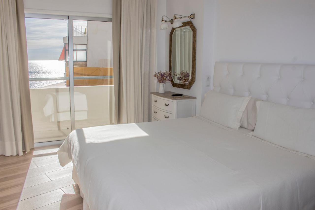 Beachfront Apartment In Fuengirola With Sea Views Екстер'єр фото
