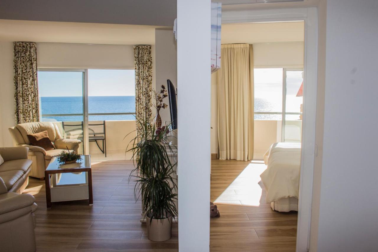 Beachfront Apartment In Fuengirola With Sea Views Екстер'єр фото