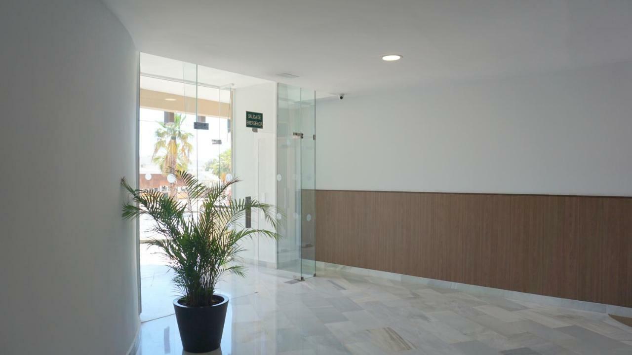 Beachfront Apartment In Fuengirola With Sea Views Екстер'єр фото