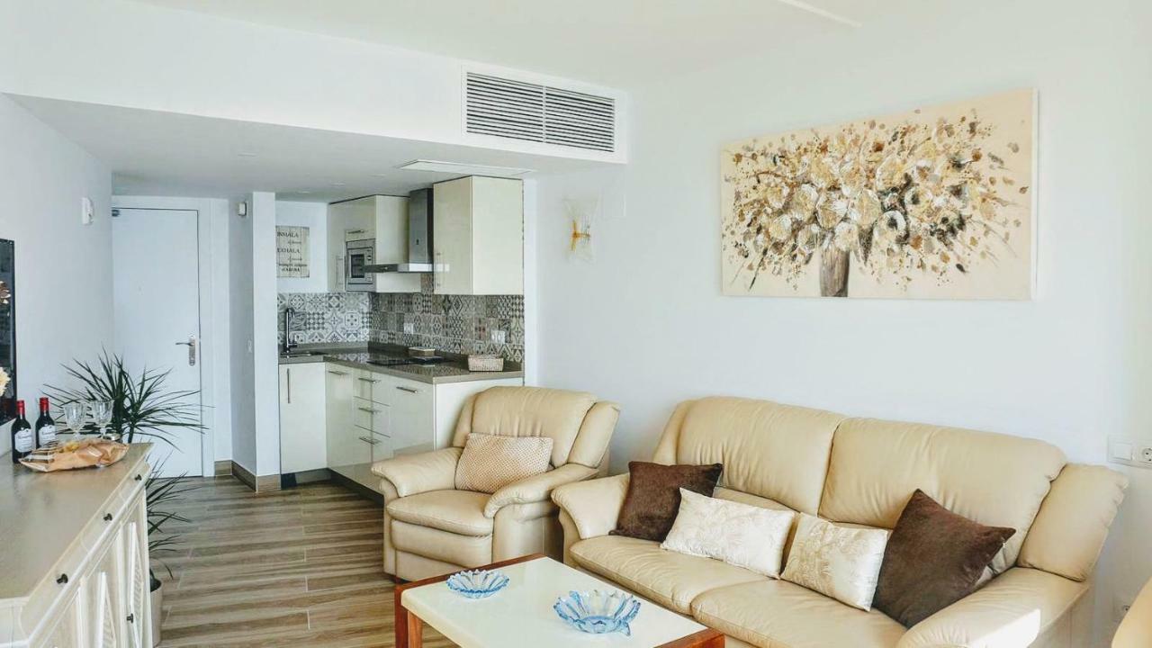 Beachfront Apartment In Fuengirola With Sea Views Екстер'єр фото
