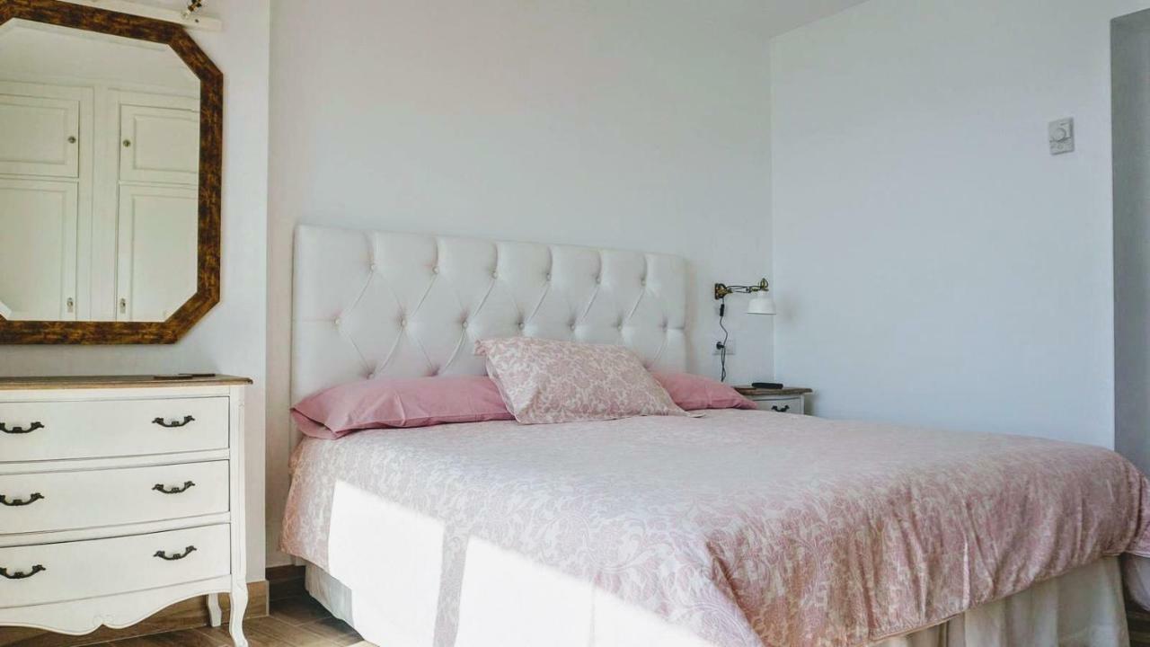 Beachfront Apartment In Fuengirola With Sea Views Екстер'єр фото