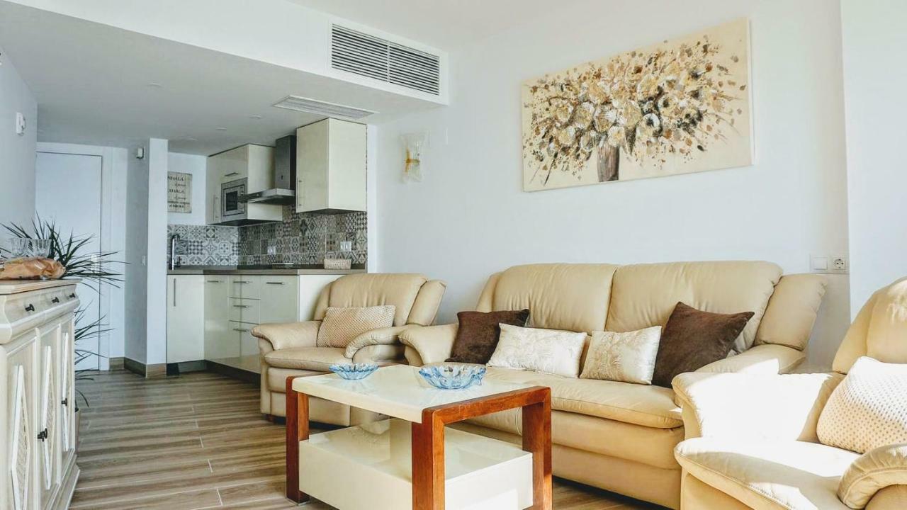 Beachfront Apartment In Fuengirola With Sea Views Екстер'єр фото