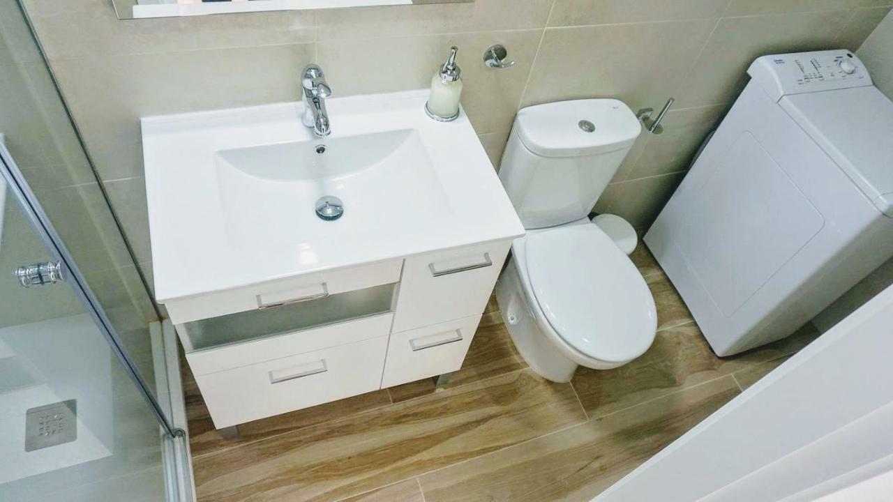 Beachfront Apartment In Fuengirola With Sea Views Екстер'єр фото